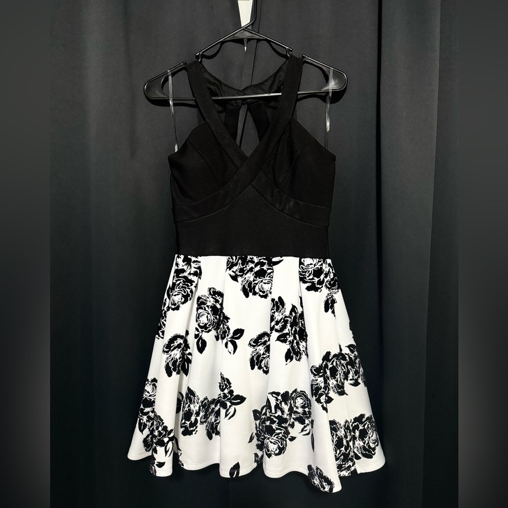 Dress - Picture 2 of 4